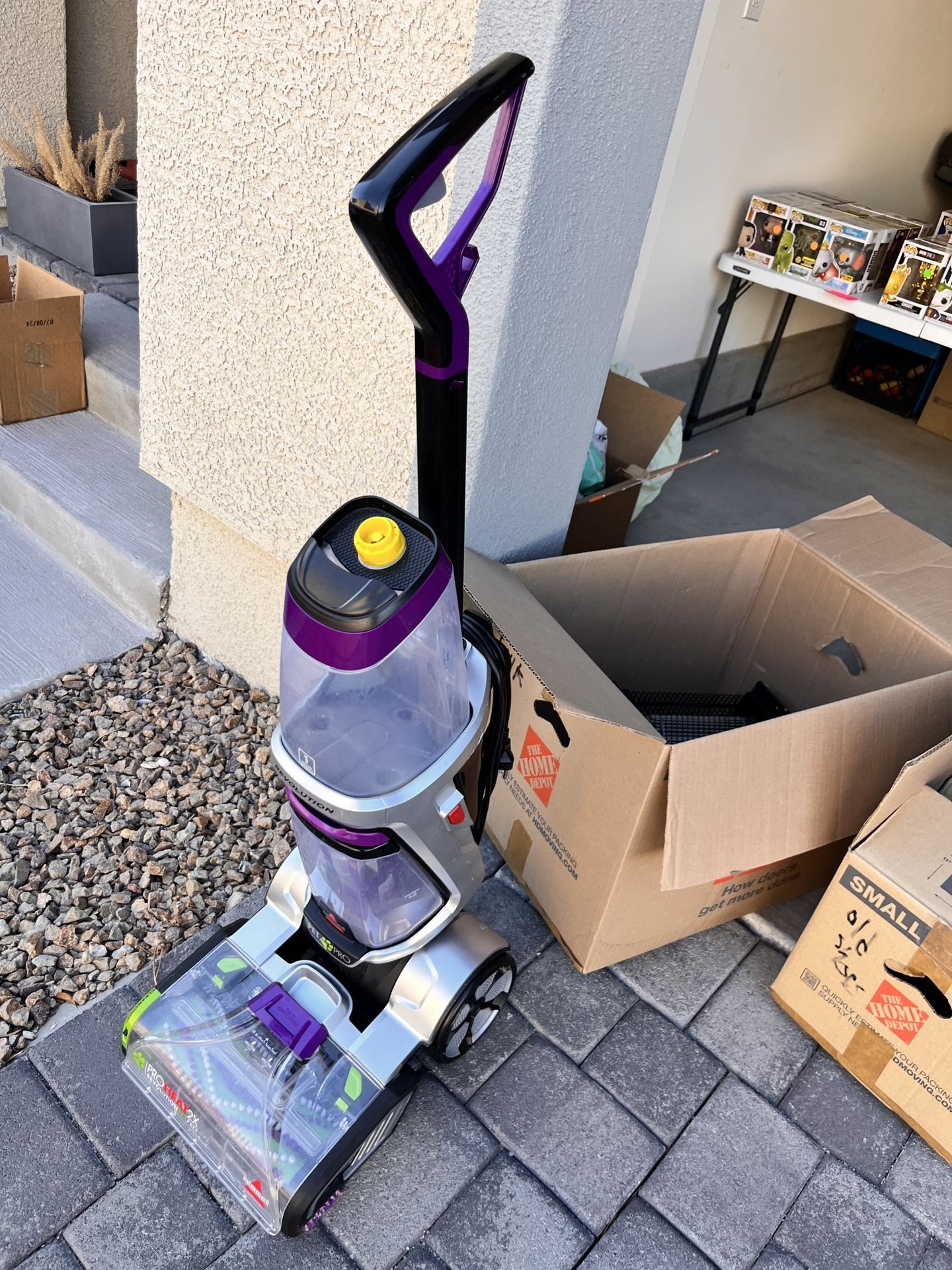 Bissel Wet Vacuum/Carpet Cleaner Pet Edition - Great for Carpets/Rugs