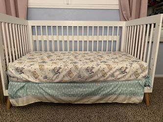 Convertible crib / toddler bed/ day bed/ sofa