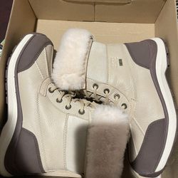Brand new Size 7.5 Women’s Ugg Adirondack III Winter Boot