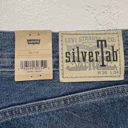 Levi’s SilverTab Loose Jean Shorts – Size 36x34 – New Never Worn