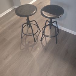 2 Bar Stools 