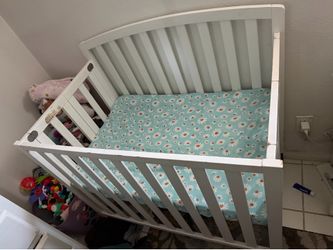 Mini foldable crib