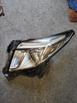 2016 Cadillac Xts Passenger Side Headlight