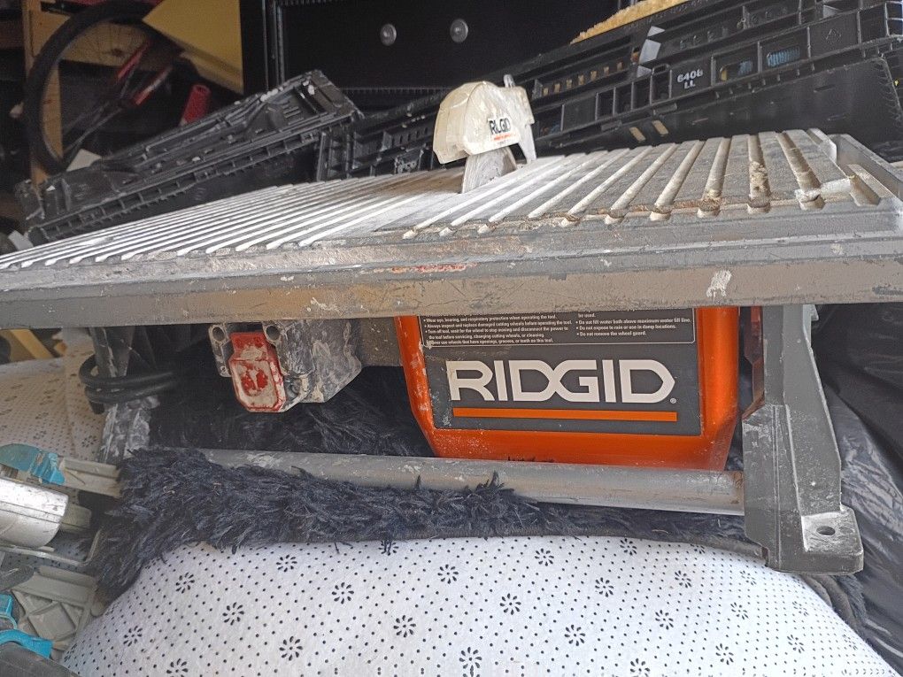 Ridgid 7 in. Table Top Wet Table Saw