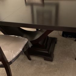 Gorgeous Mahogany Dining Table 
