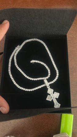Crossed diamond necklace