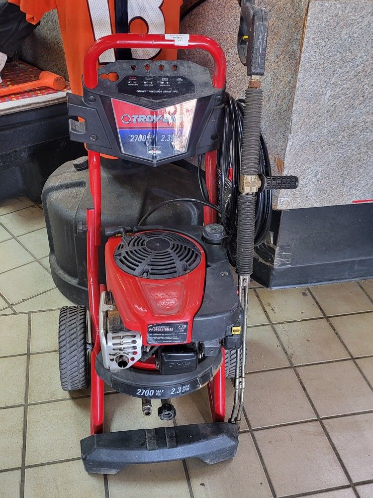 Troy-Bilt 2700 PSI 2.3-Gallon-GPM Water Gas Pressure Washer