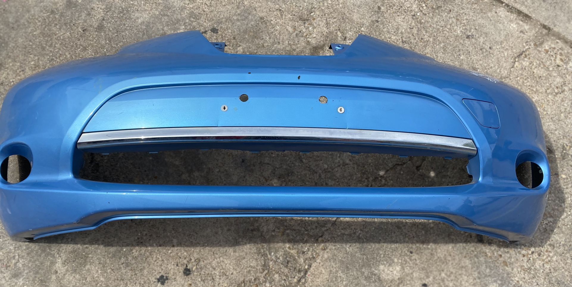 2011 2012 Nissan Leaf SL SV Front Bumper Cover.