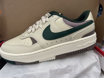 Women’s Nikes