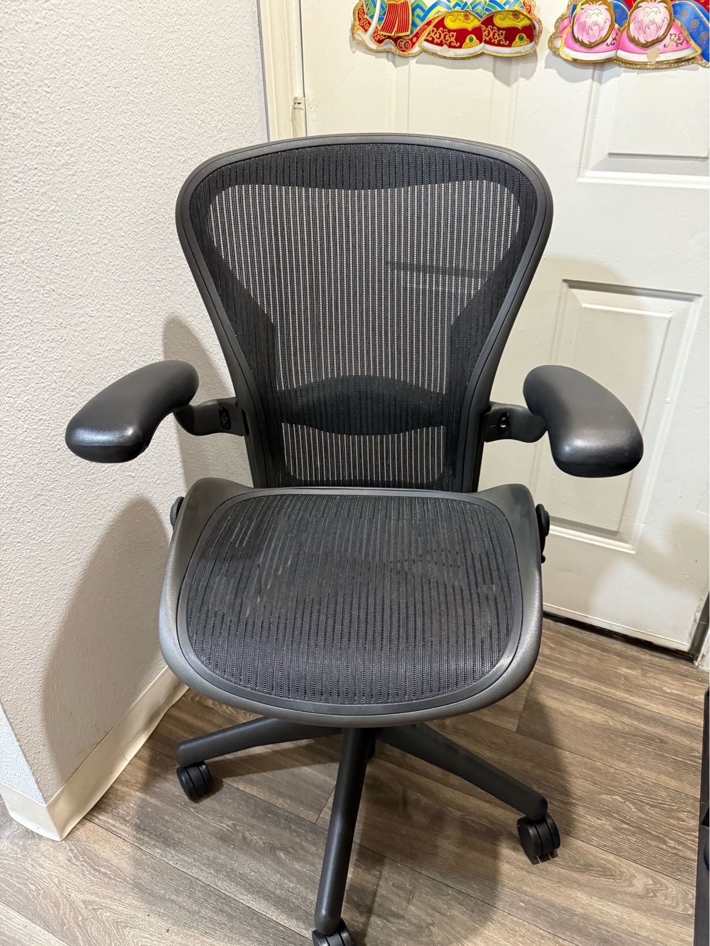 Herman Miller Aeron ( SIZE B ) FULLY LOADED !!