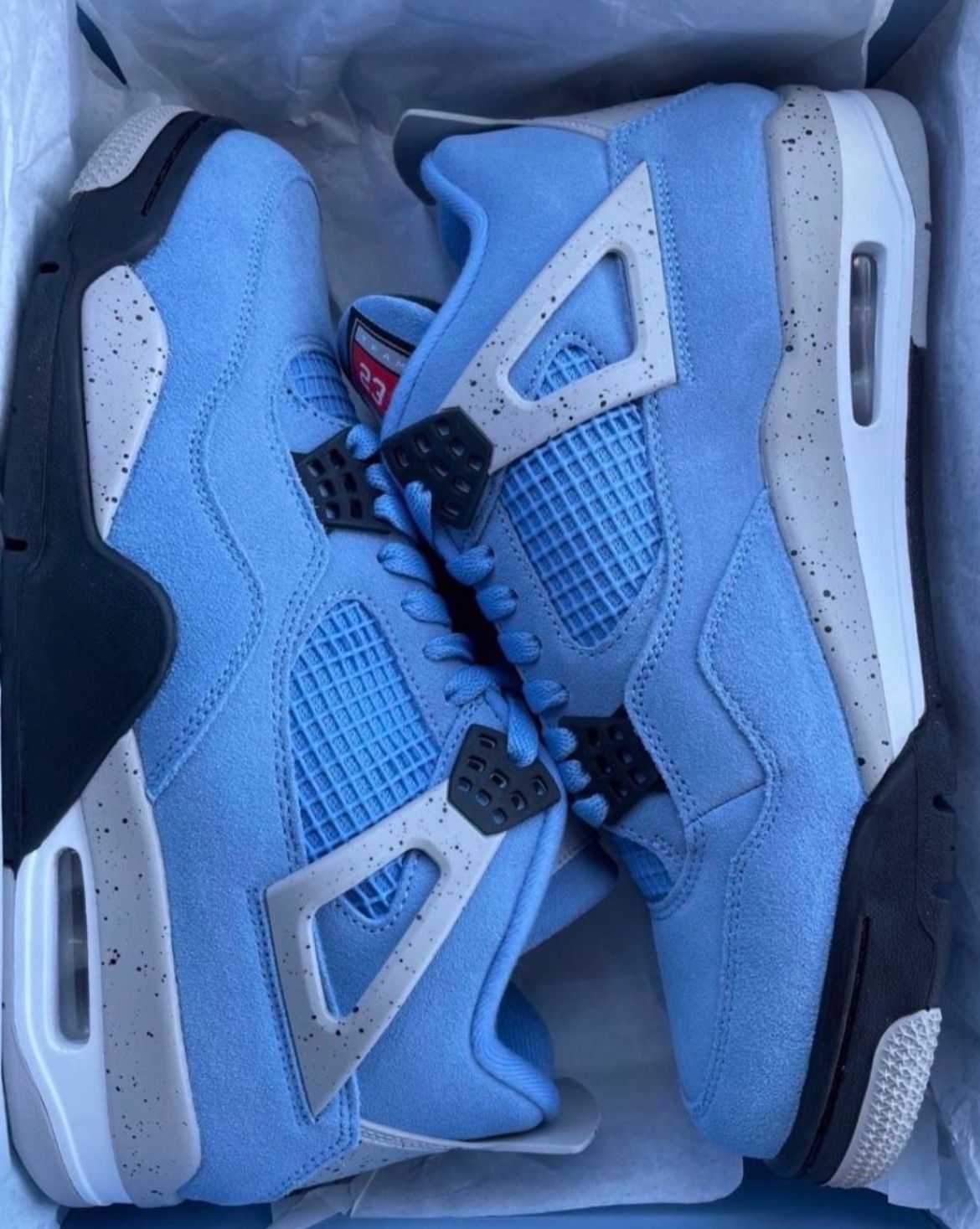 Jordan 4 University Blue size 8.5