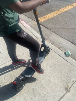 NIU K100P Electric Scooter – Excellent Condition