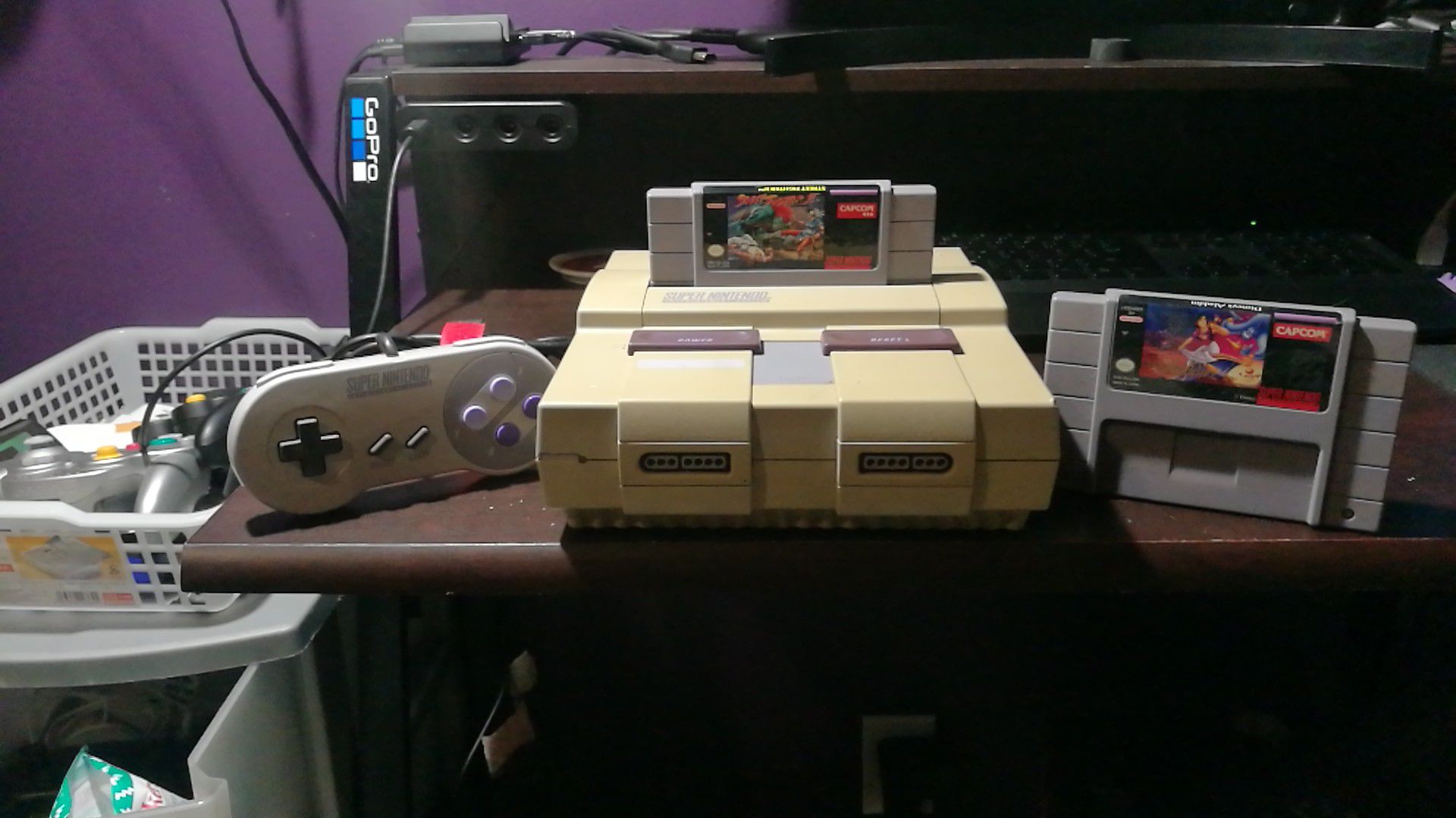 Super Nintendo system WITH/ Aladin and Street fighter.