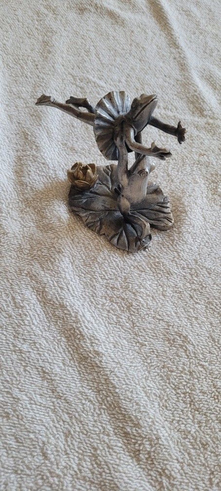Vintage Metal Frog Couple. Ballerina Frogs. Collectible. Pewter