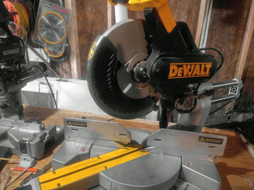 DeWalt 12 in. Double Bevel Sliding Compound Miter Saw