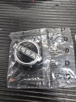 Brand-new Nissan wheel center cap