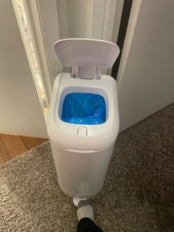 26” Tall Diaper Genie Signature Diaper Pamper Pail with Bags