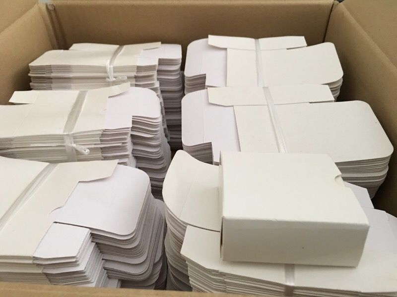 450-500 2 3/4" x 2 3/4 x1 1/4" white boxes