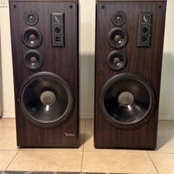 INFINITY SM-152  (PAIR )excellent conditions 3-way floorstanding speaker 15-inch woofers, and powerful, bass. They feature a 1-inch Polycell tweeter, 