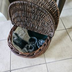 Sturdy picnic basket/ utensils