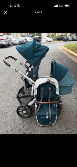 Uppababy vista V2 double stroller with 2 seats and bassinet