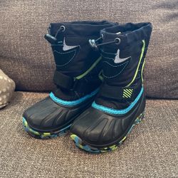 Size 7 Toddler snow boots