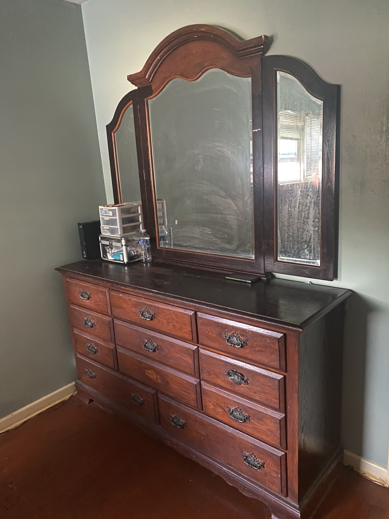 Dresser