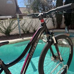 Trek Cali Women’s 29er Mountain Bike - Like New - Ready To Ride - No Issues 