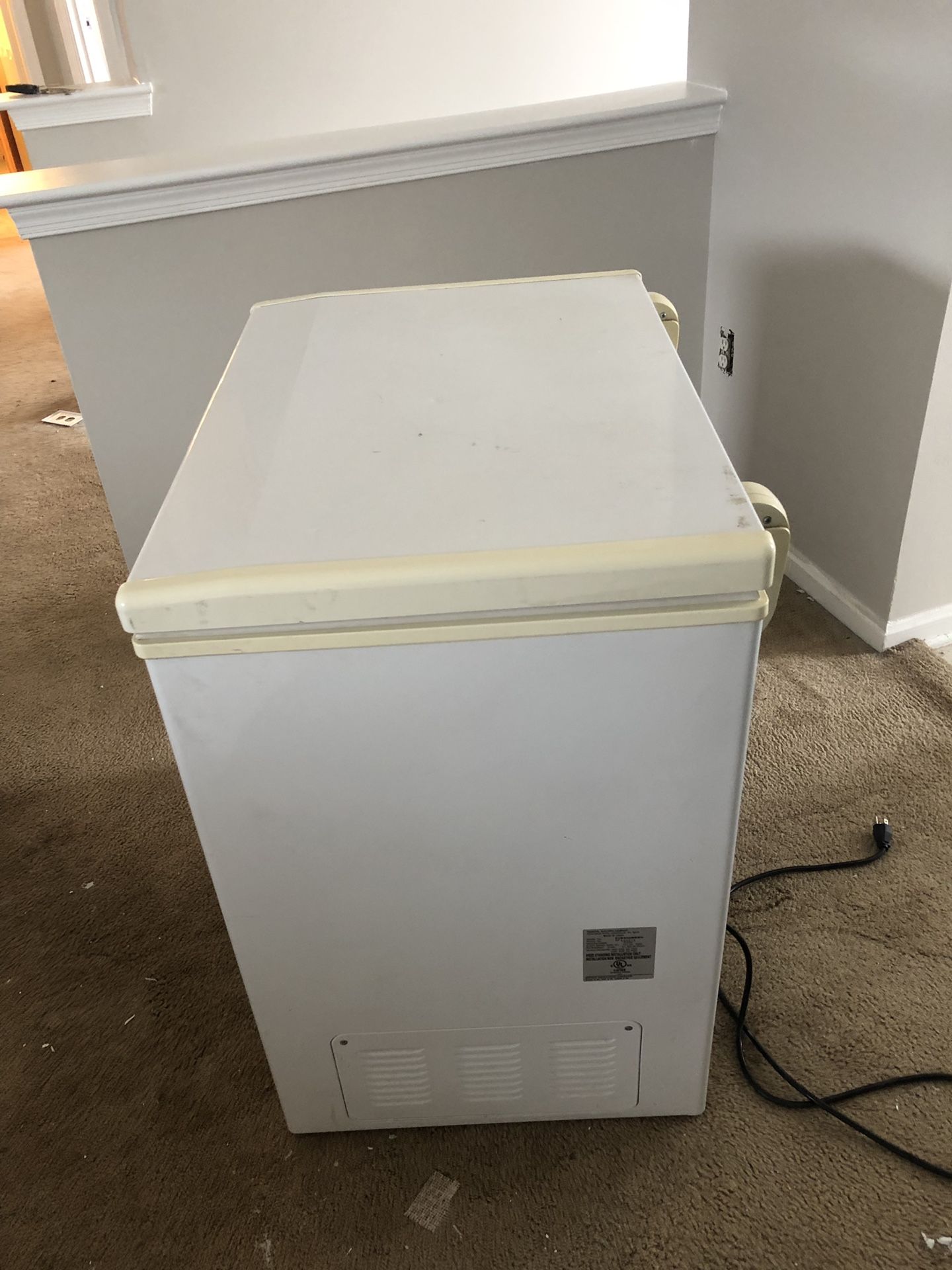 Compact chest freezer 5