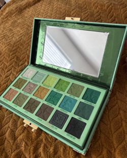 Eyeshadow Palette (Like New)