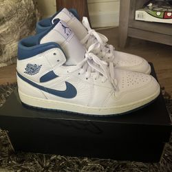 Jordan 1’s Mid (10.5)