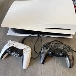 PlayStation 5 Disc Edition + 2 Controllers