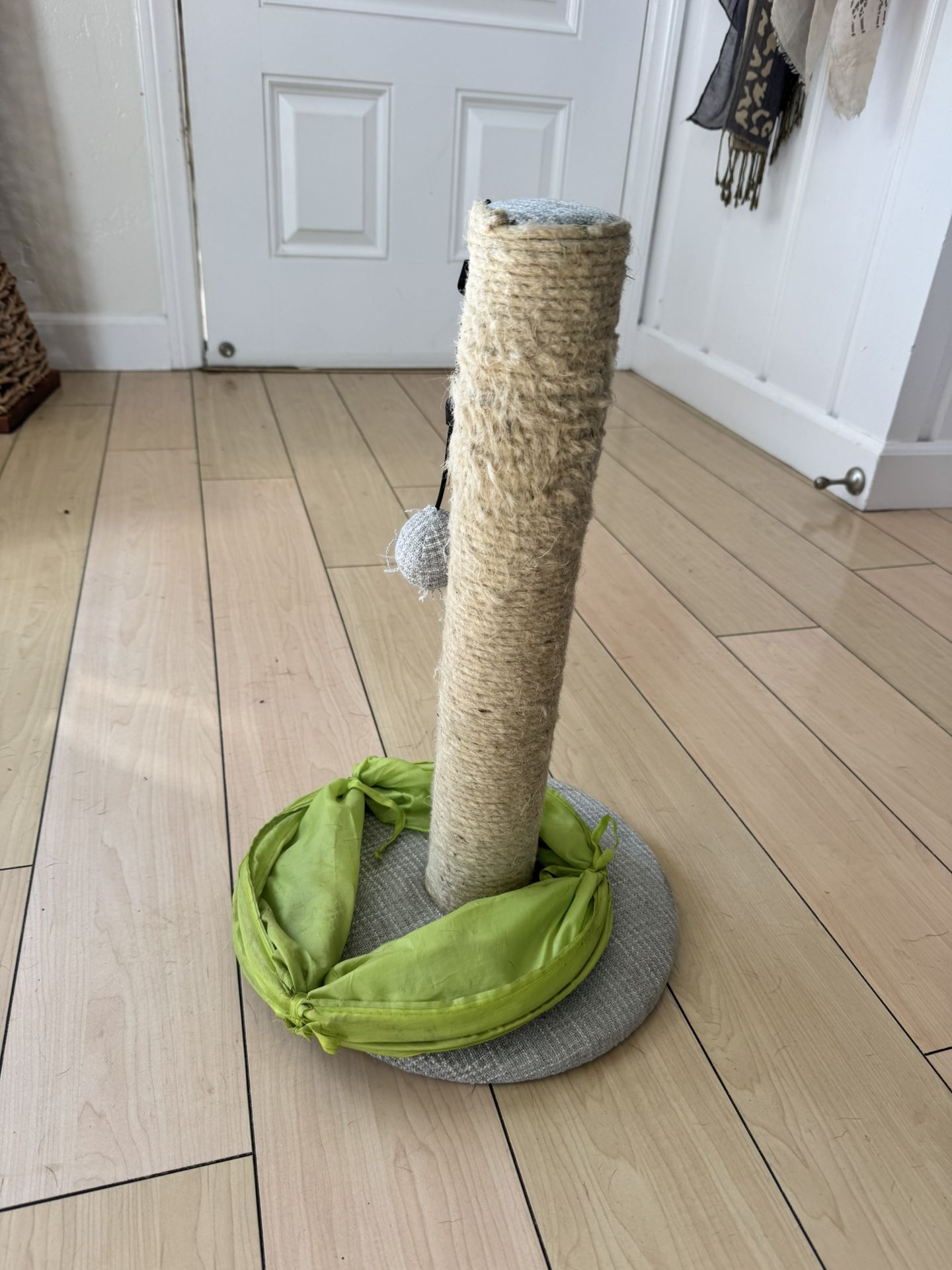 Cat Scratching Post & Play Tunnel Set – Used, Still in Good Shape