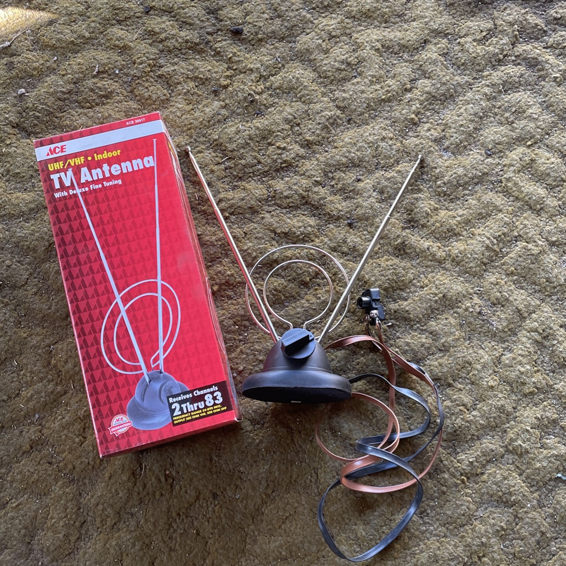 Tv Antenna / VHF / Indoors / Ace Merritt