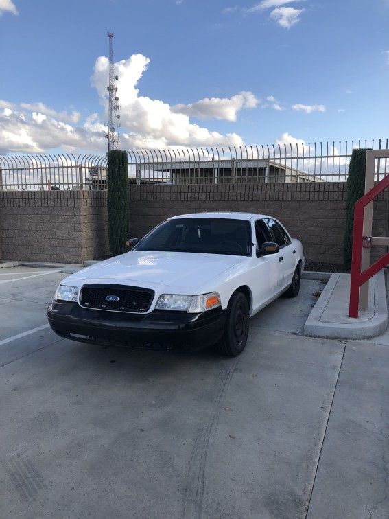 2003 Ford Crown Victoria for Sale in Fresno, CA OfferUp