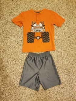Boys 5T top and shorts Cute