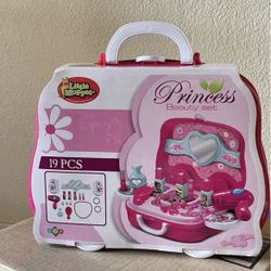 Brand New Kids makeup kit toy