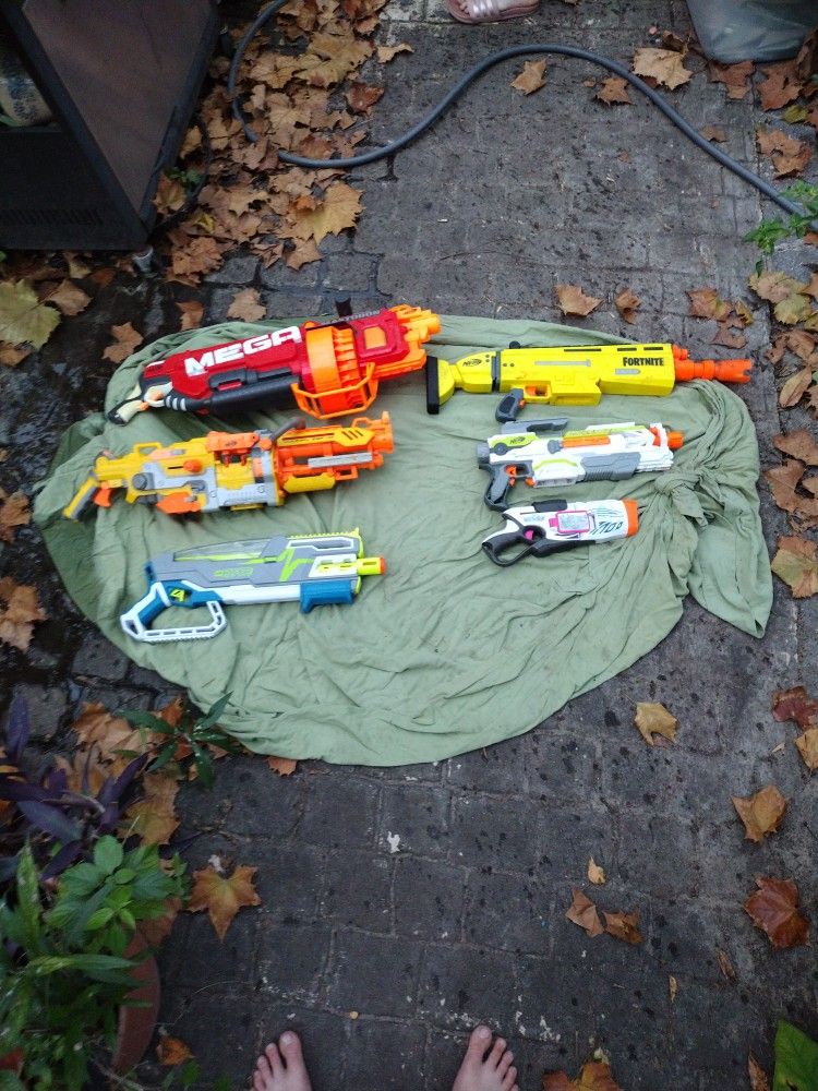 NERF GUNS