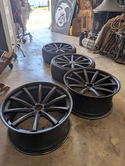22-In  Vossen Staggered Rims