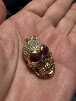 18kt  GOLD  SKULL DIAMONDS& Rubies