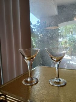 2 vintage libbey or style V shaped Martini glasses