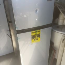 New 7.5 Cf.  Small Compact Refrigerator Dent On Door But It New Works Great! $25 Delivery Milwaukee!!