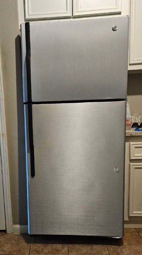 GE REFRIGERATOR 