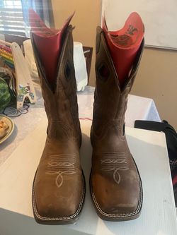 Man boots size 9