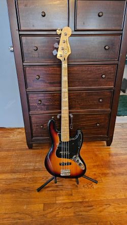 Squier Vintage Modified jazz bass