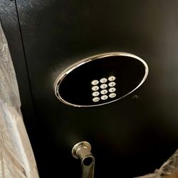 9.0 Cuft Heavy Duty Home Safe Box Fire/Waterproof, Extra Large. P/U by ASHLAN &TEMPERANCE IN CLOVIS