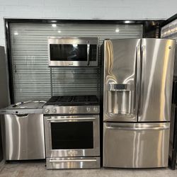 🔥🏠 COMPLETE 4 PIECE PACKAGE! 🔥  Upgrade your home with everything you need in ONE DEAL! 💥  ✅ Refrigerator ✅ Stove ✅ Microwave ✅ 