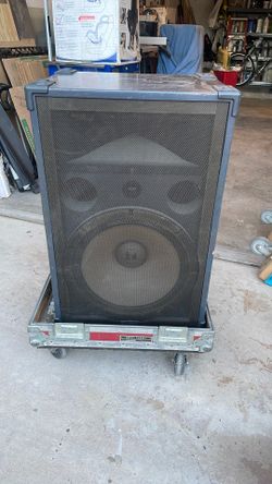 Pair Toa 380 SE Speakers