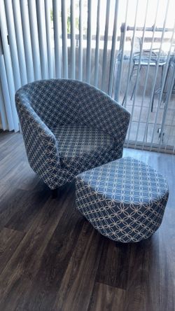 Accent chair with foot rest