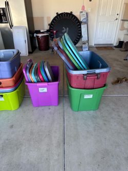 Storage containers with lids
